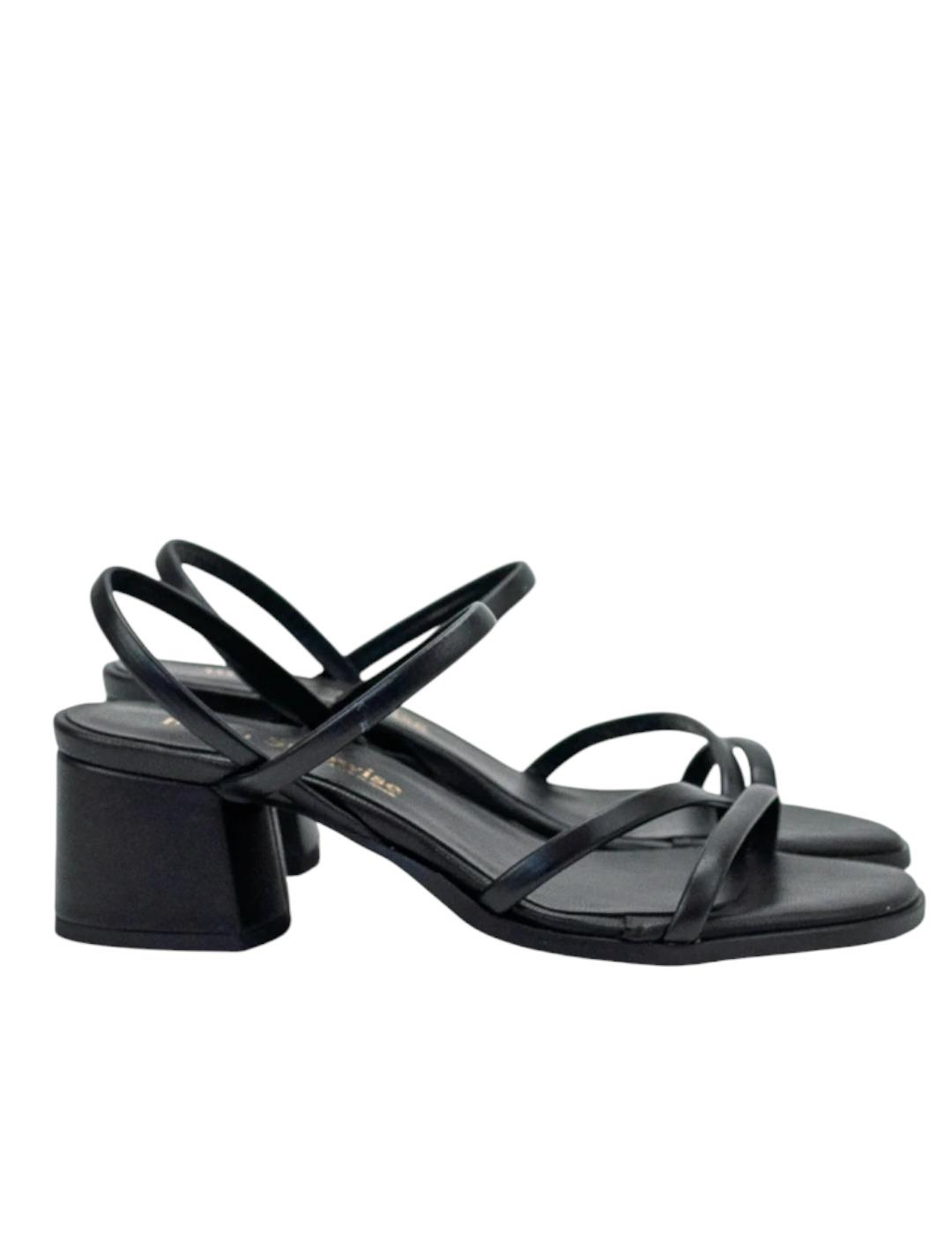 Sandalia Bryan 2614 en negro con tacon