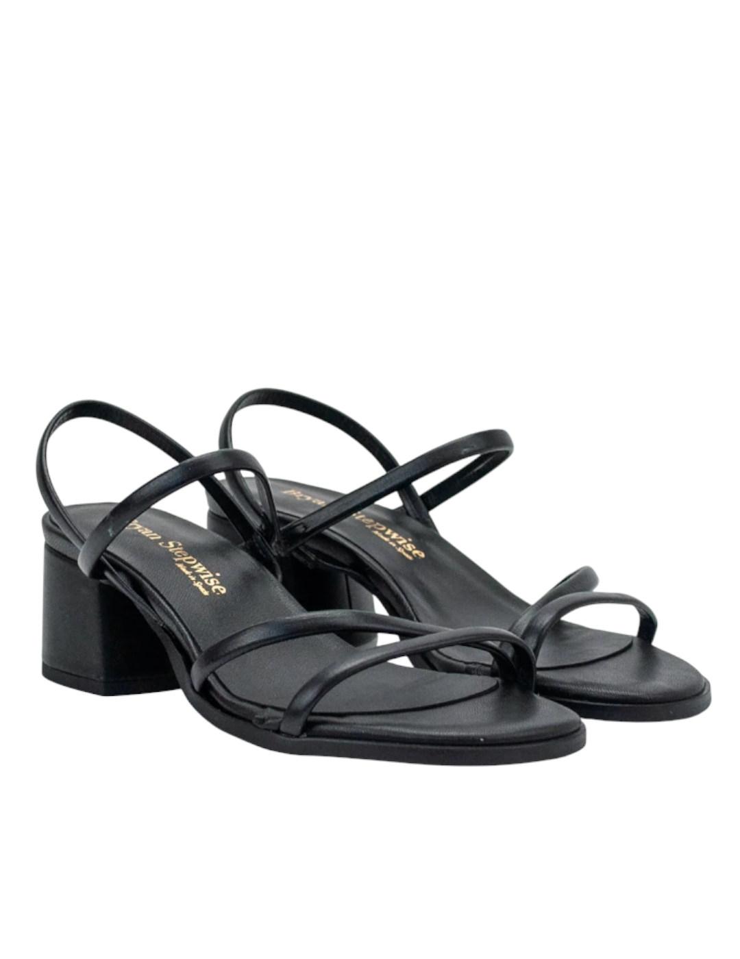 Sandalia Bryan 2614 en negro con tacon