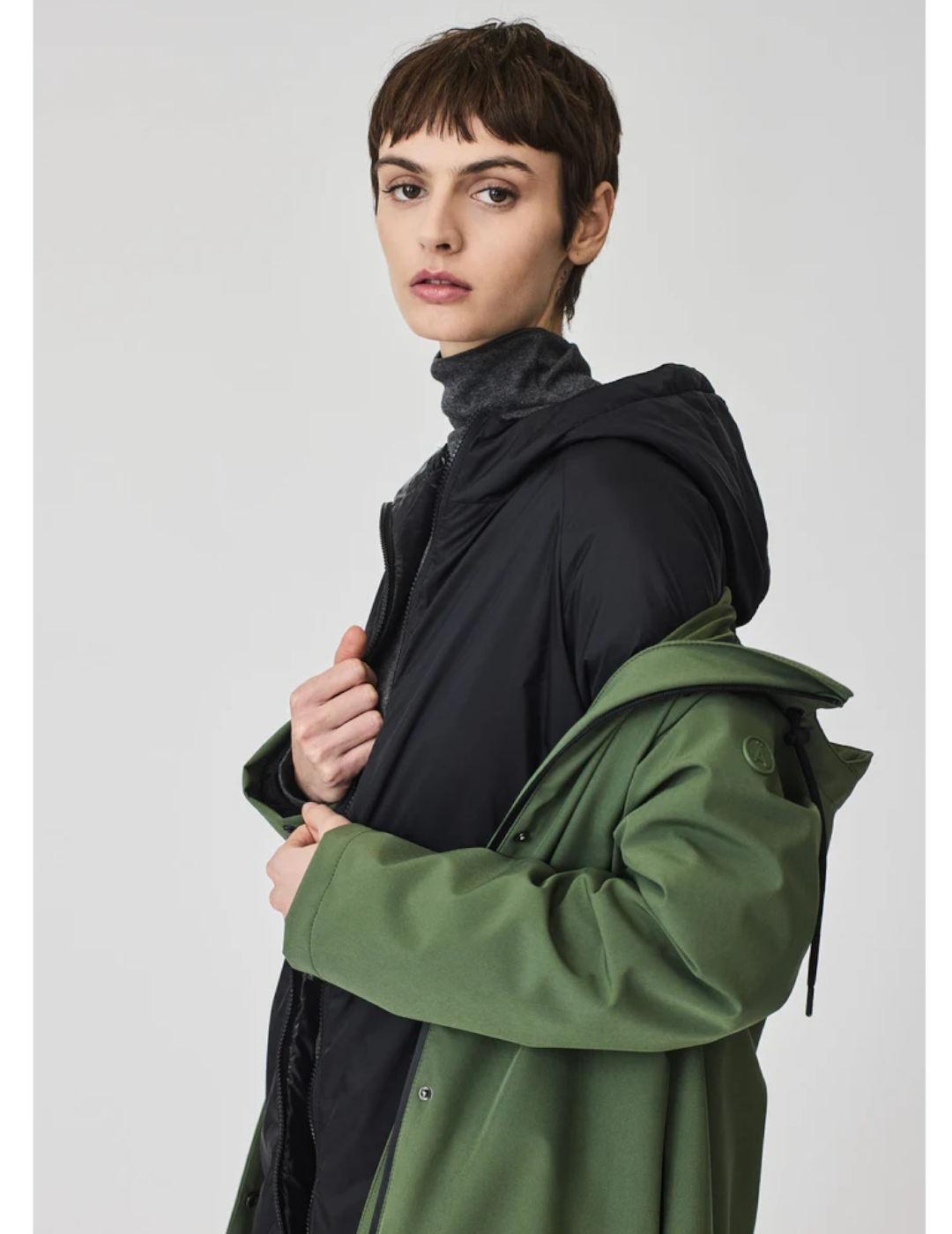 Abrigo TANTÄ Oluja en verde para mujer