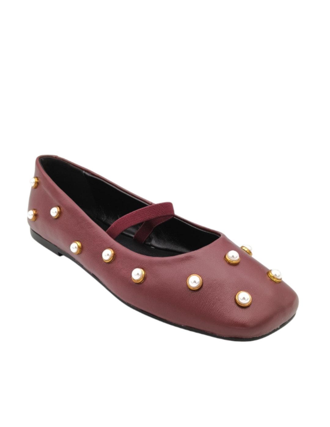 Venezianas bailarina mujer con perlas en burdeos