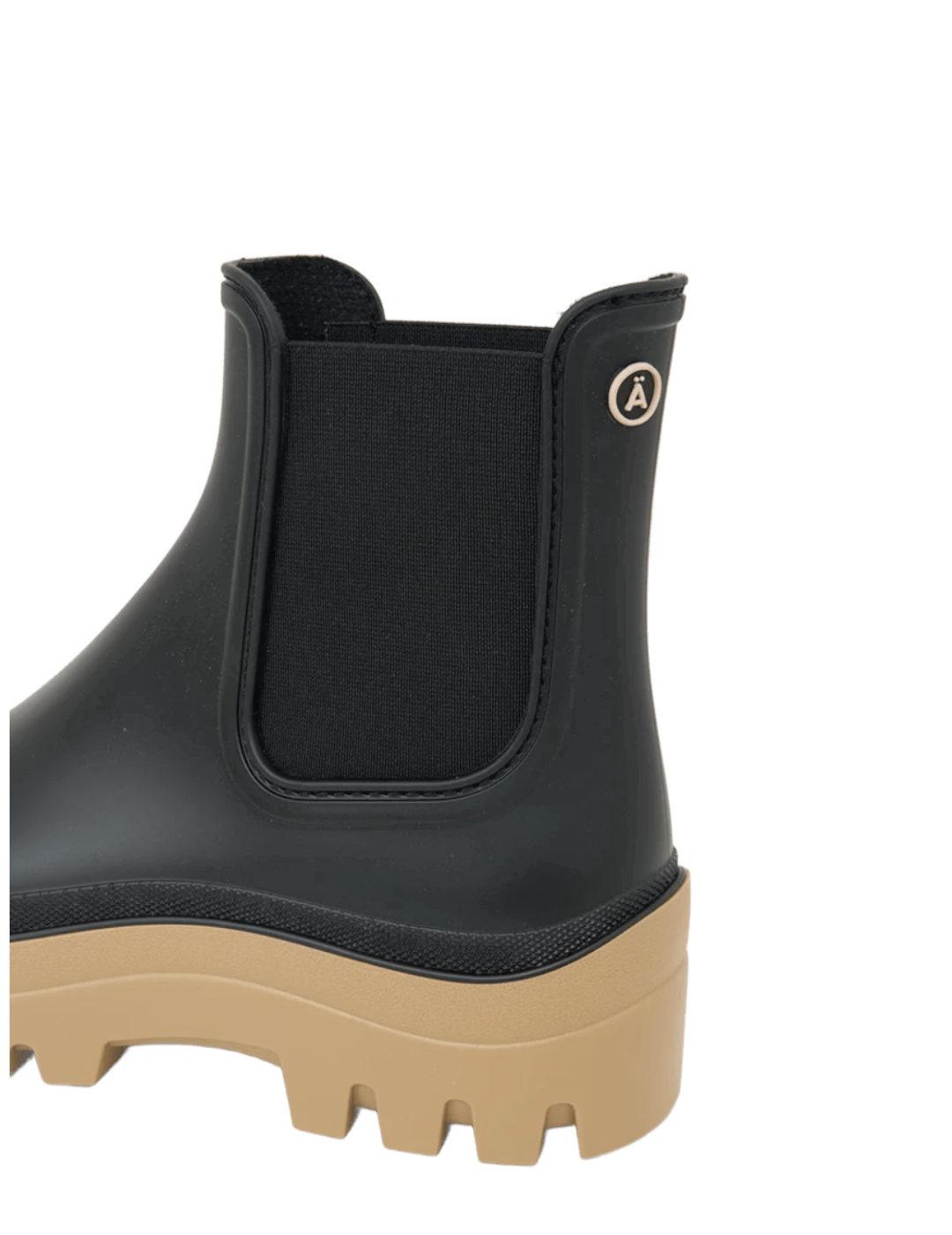 Bota de agua Tanta Prahara en negro y marron