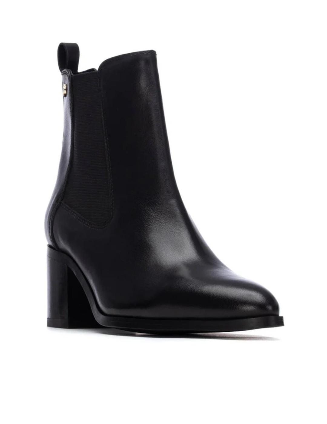 Botines Carmela con tacon en negro mujer