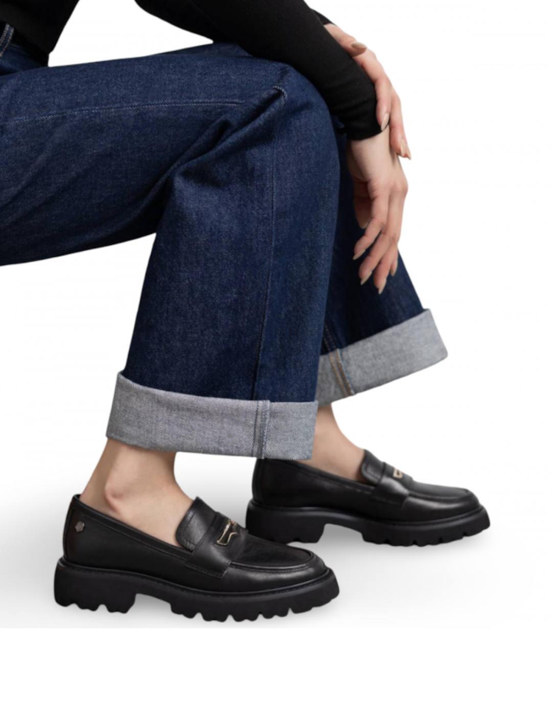 Mocasines Carmela en negro 162545 mujer