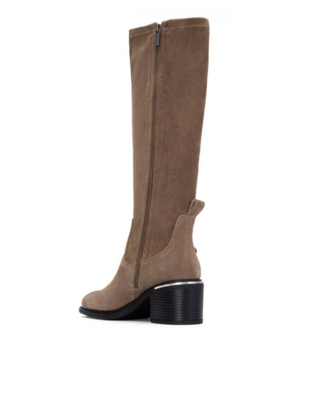 Botas de la marca Carmela elasticas en taupe mujer