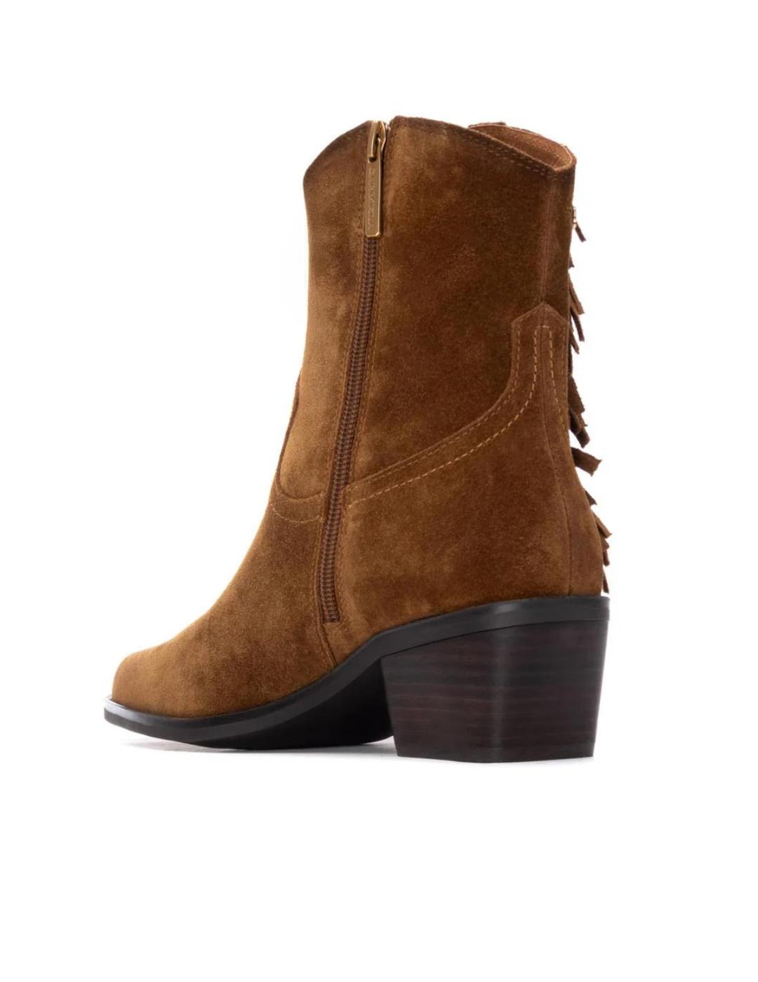 Botines de Carmela en camel estilo cowboy