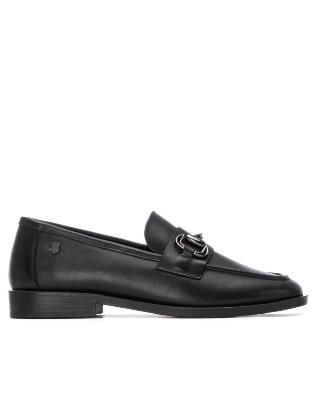 Mocasines Carmela en piel negra con hebilla