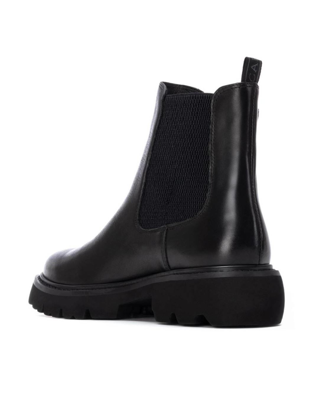 Botines Carmela chelsea 162546 en negro